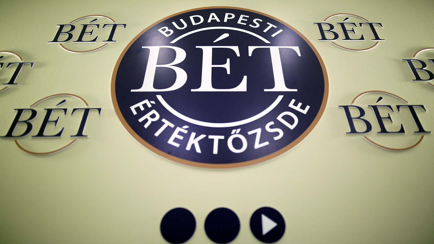 Esett a magyar tőzsde
