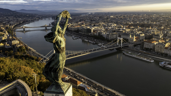 Budapest így kerüli meg a kormányt a nemzetközi színtéren