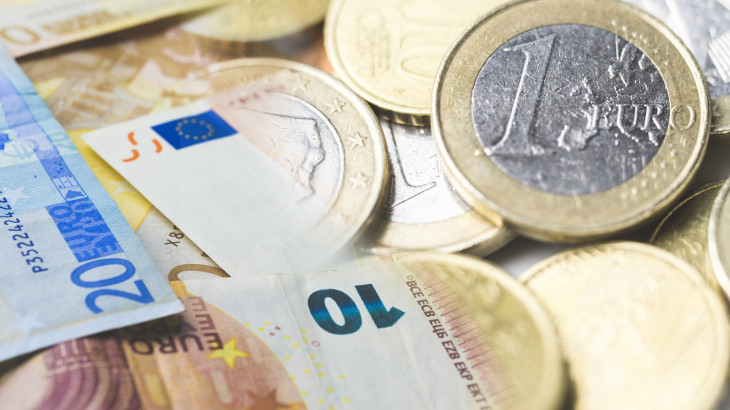 A forint több hetes csúcsa közelében, de egy adat mindent megváltoztathat
