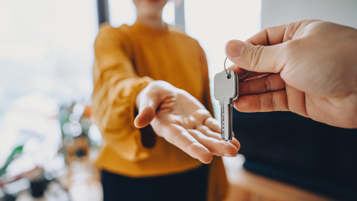 Jó hír az albérlőknek: az Otthon Start és az Airbnb-tiltás egyszerre csökkenti a bérleti díjakat