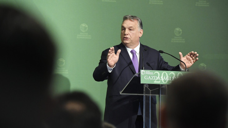 Ingoványos útra lép az Orbán-kormány, de nincs is más lehetősége