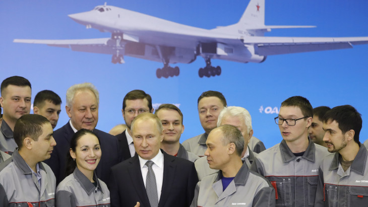 Vlagymir Putyin vadászgépekkel és bombázókkal válaszol Joe Bidennek