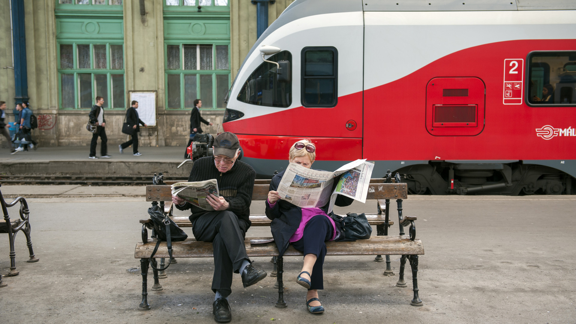 Döntött a kormány: 90 motorvonatra kap pénzt a MÁV