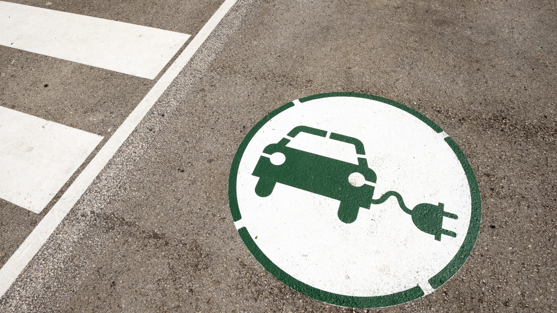 Új rendelet: nyilvántartás készül az elektromos töltők azonosítására