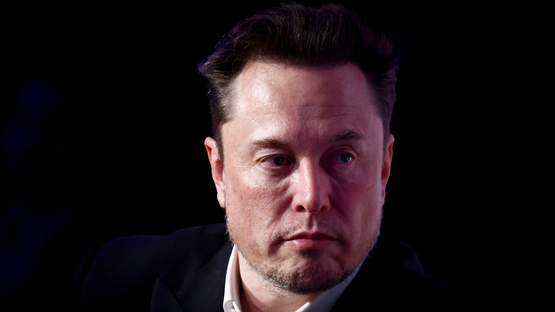 Elon Musk beperelte a ChatGPT-t gyártó céget