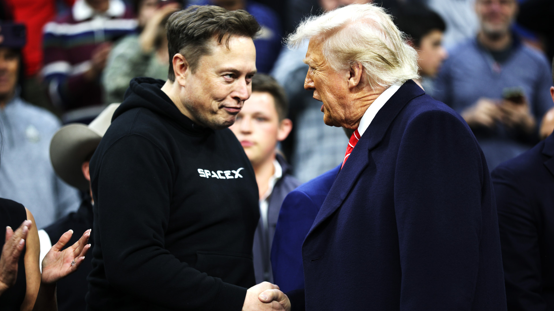 Fájdalmas pofont kaphat Donald Trumptól Elon Musk: nem halad a projekt, félrelökhetik a világ leggazdagabb emberét