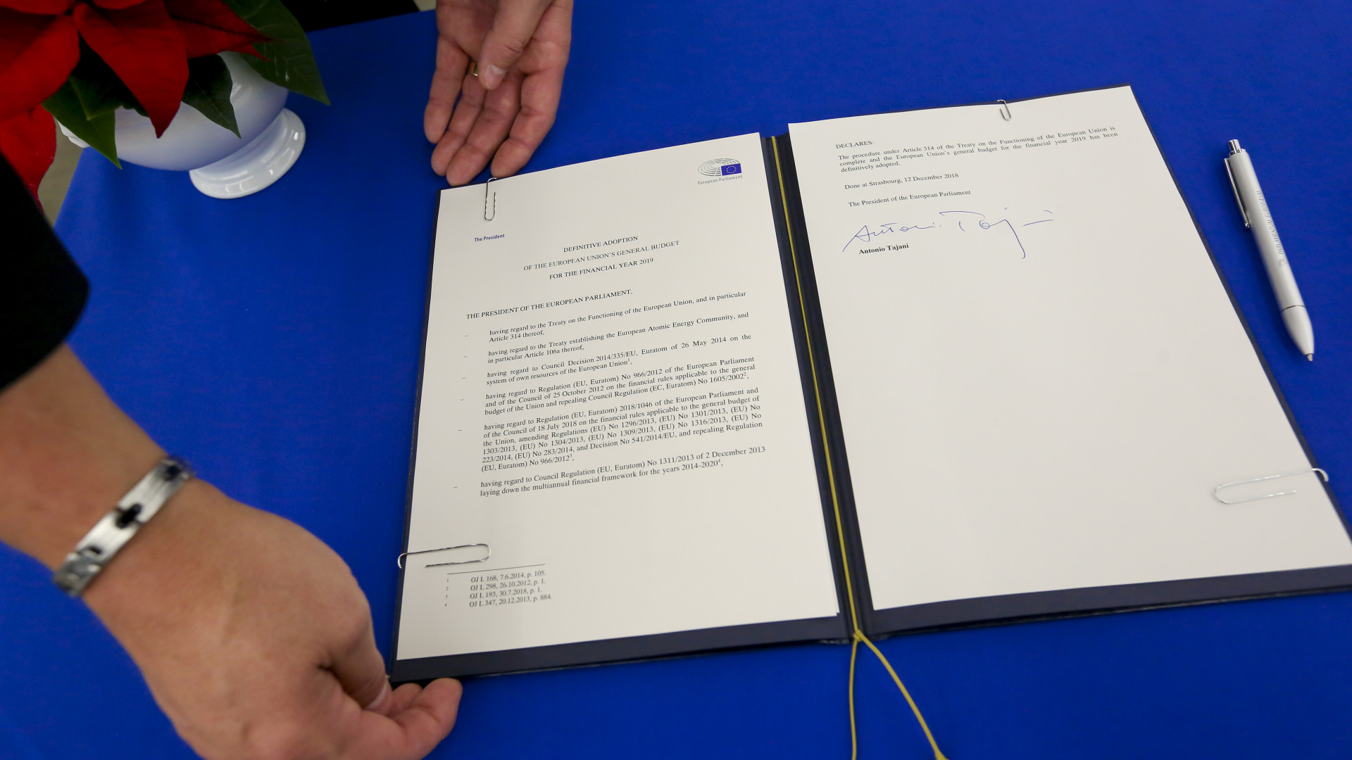 Ursula von der Leyen levágná az Európai Unió 1200 milliárd eurós szent teheneit