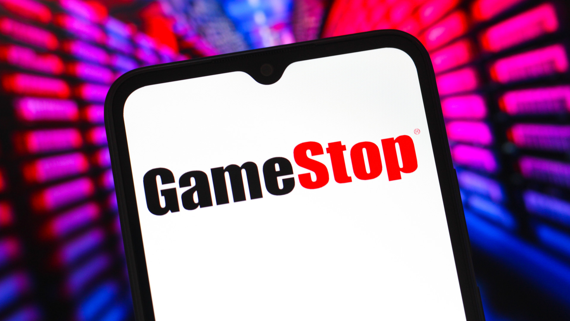Folytatódik a kriptoőrület: forrást vonna be a GameStop, hogy bitcoint vehessen – Forrás: Portfolio.hu