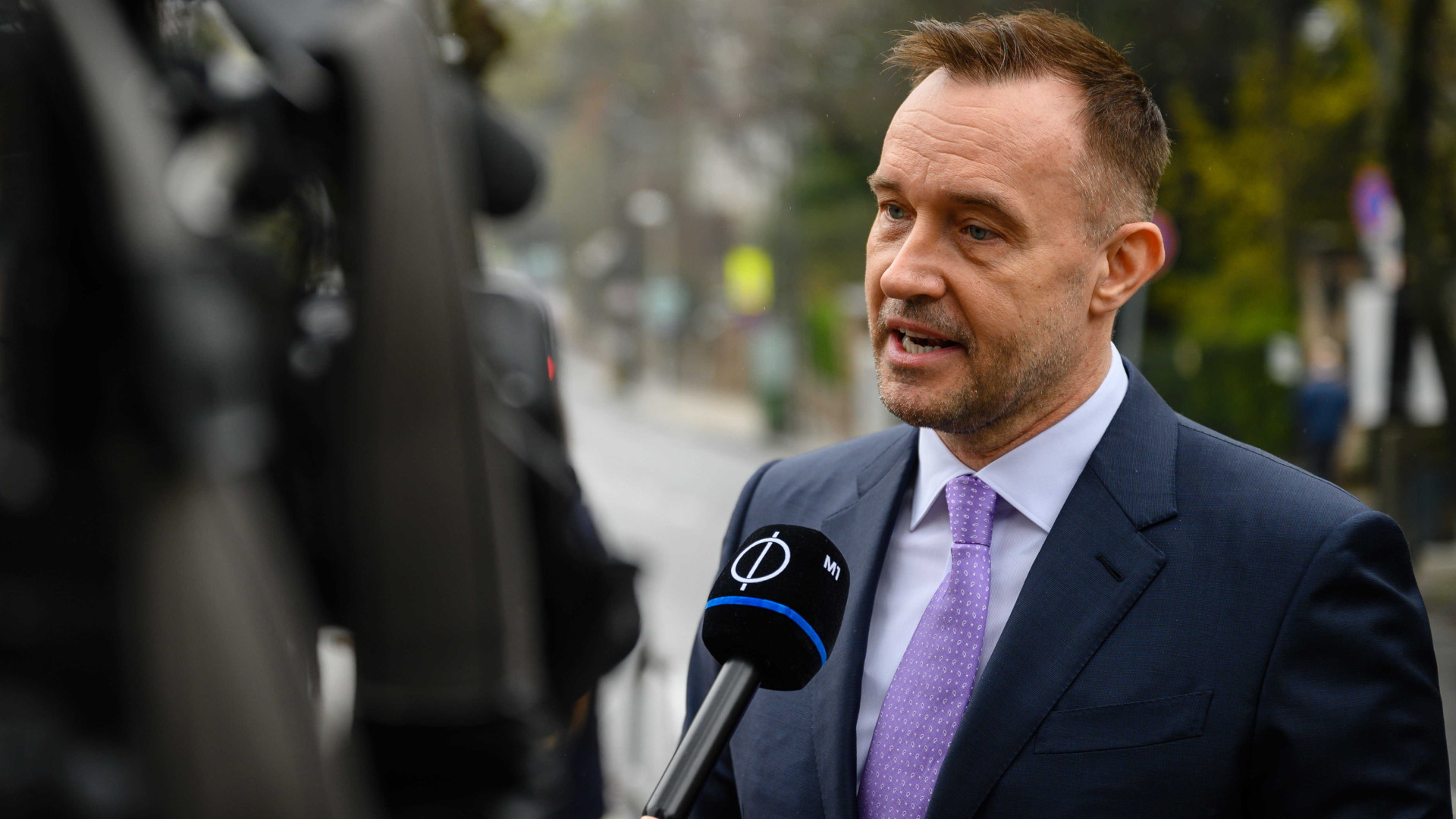 Emberek helyett gépek dolgoznak majd - Közleményt adott ki a magyar milliárdos
