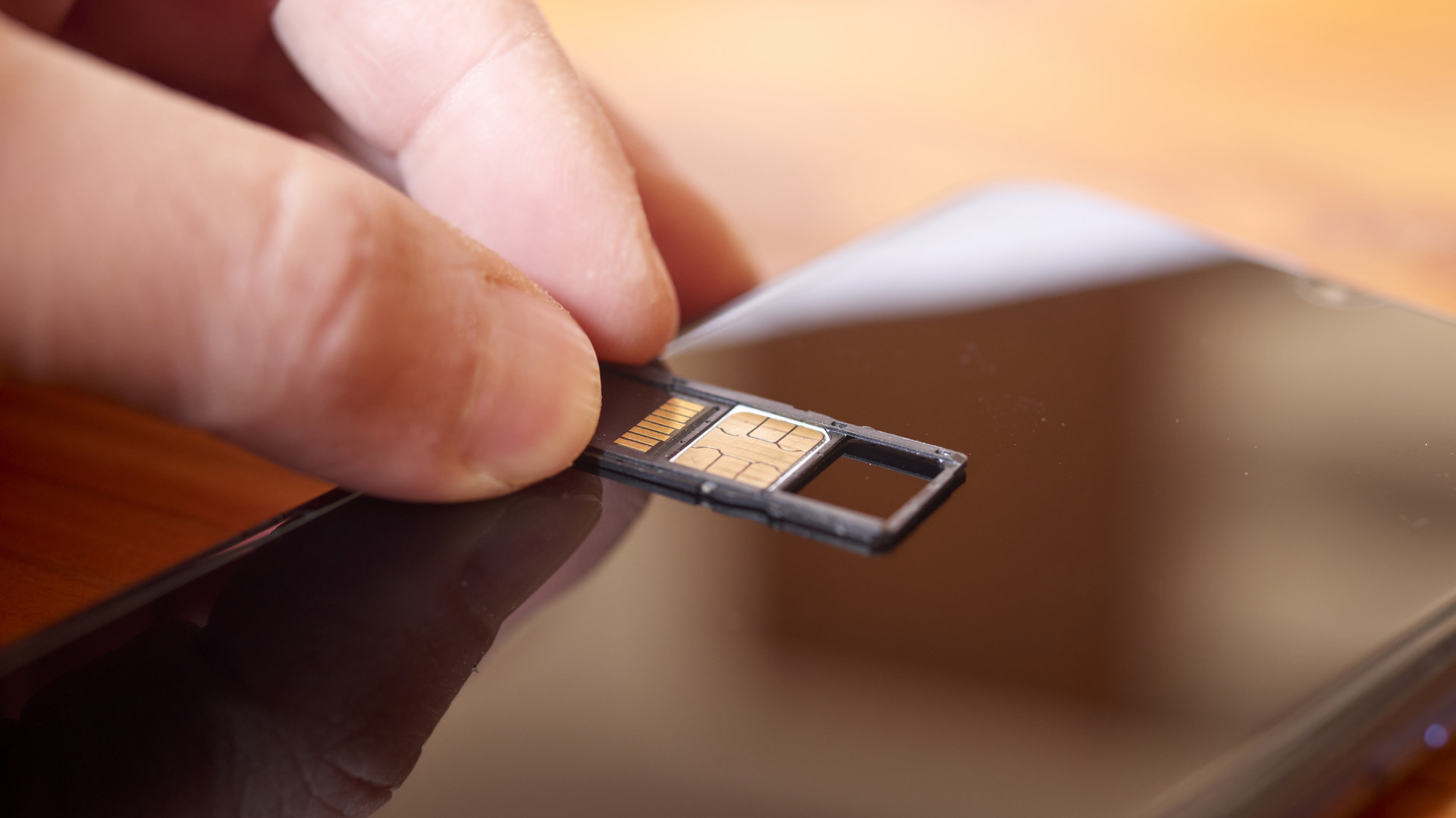 Végéhez közeledik a nagy SIM-kártya csere – Több tízezer magyar ügyfél érintett – Forrás: Portfolio.hu