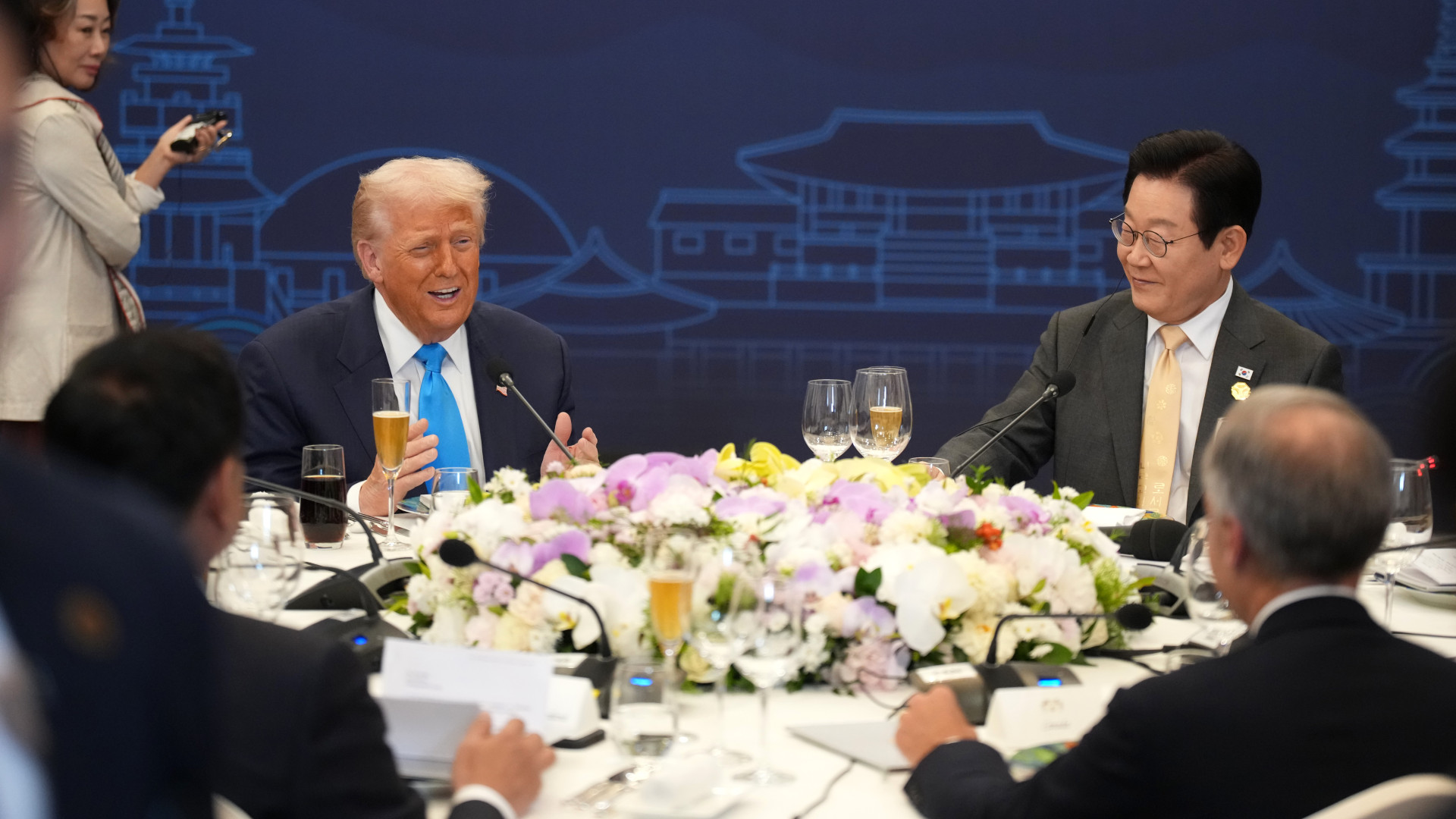 Tényleg egyetlen reklám miatt indított újabb vámháborút Trump? – Megkapta az áhított bocsánatkérést az elnök – Forrás: Portfolio.hu