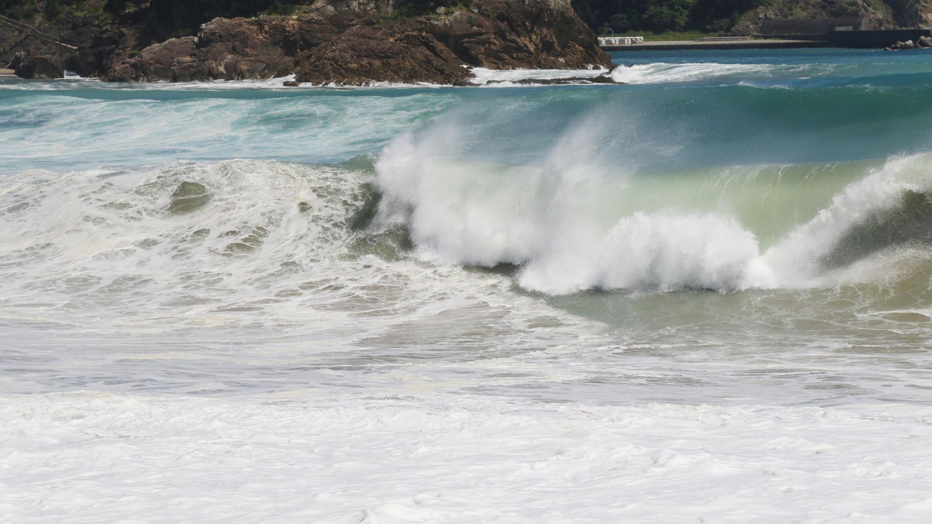 Szörnyű katasztrófa Japánban, erős földrengés után cunami fenyeget