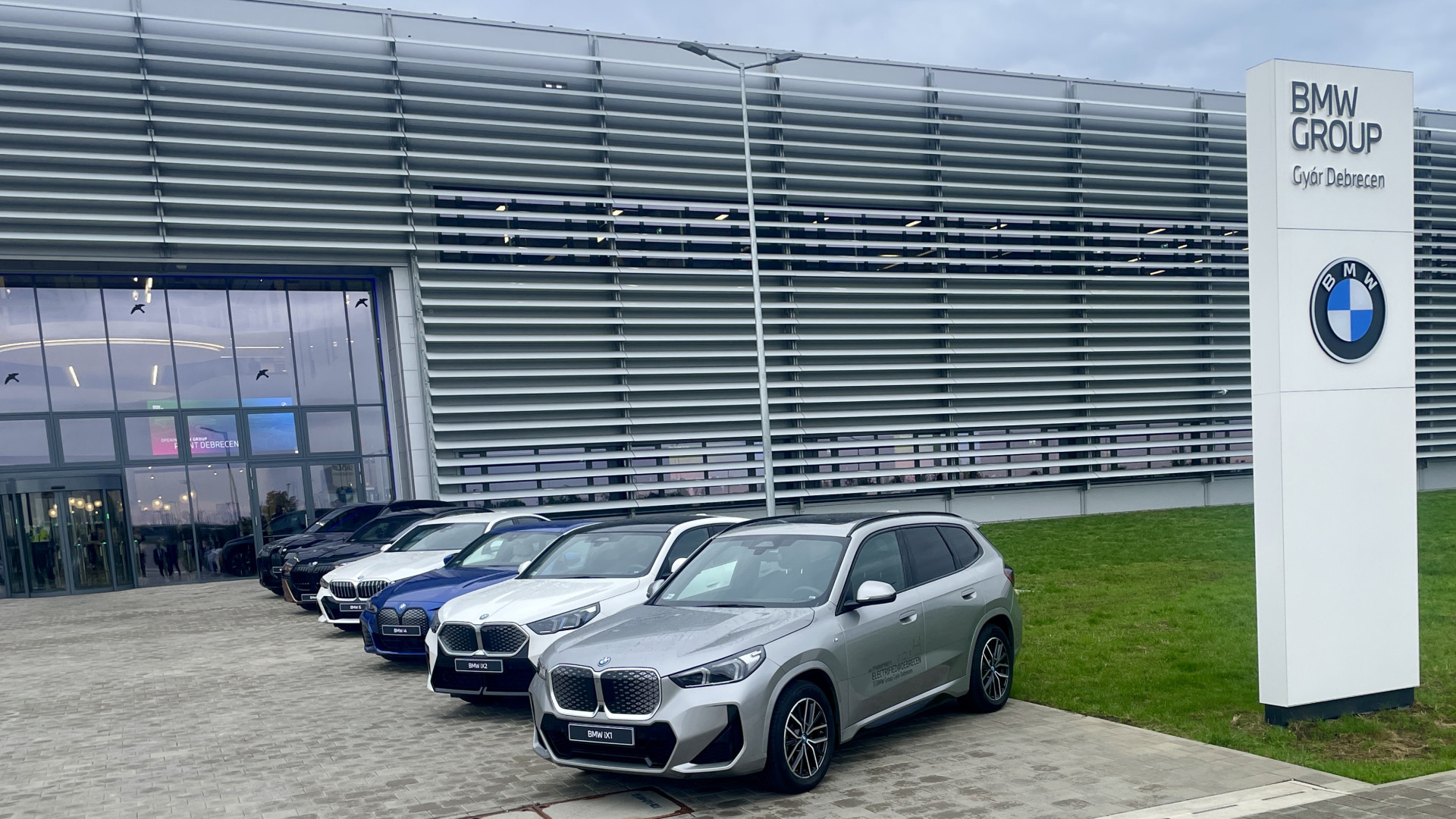 V Debrecenu odprli novo tovarno BMW, prisoten tudi Orbán Viktor