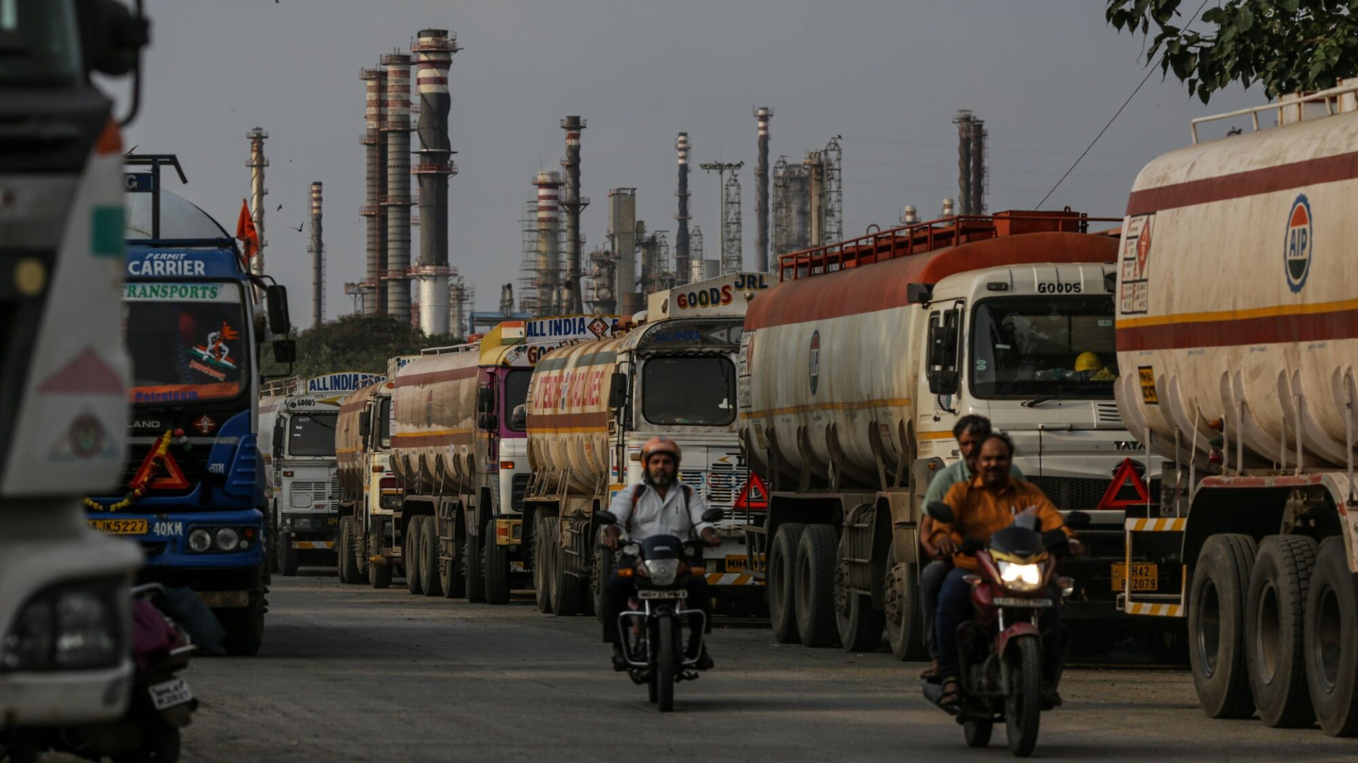 Hatalmas nyomás alatt India: Trump a legsúlyosabb szankciót is bevetné az orosz olaj ügyében