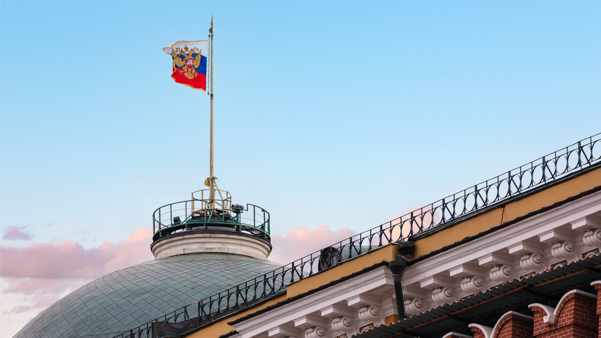 Oroszország lefékezte a nagyhatalmakat, rátenyereltek a stop gombra