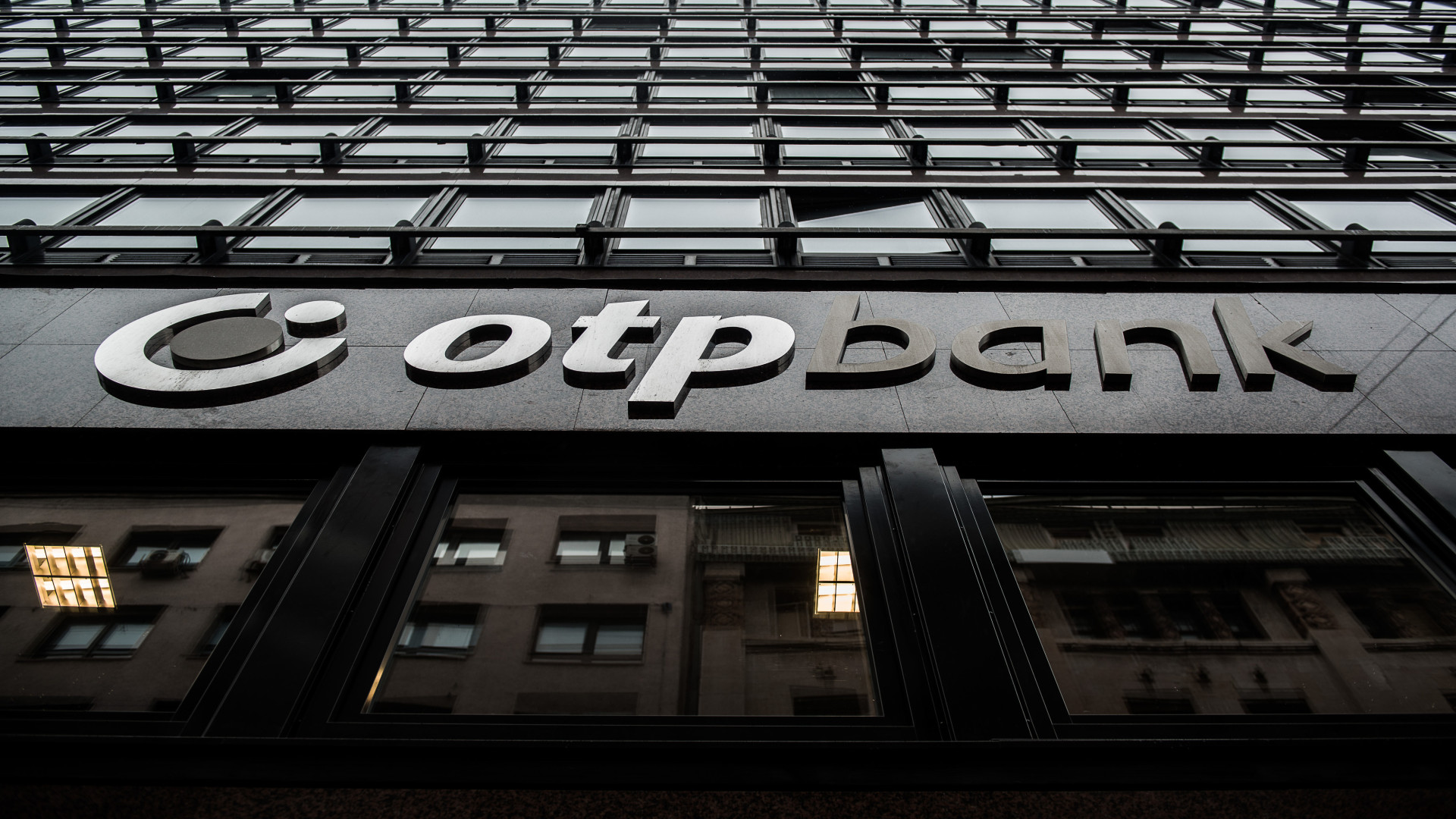 Milliárdos üzletembertől vehet bankot az OTP?