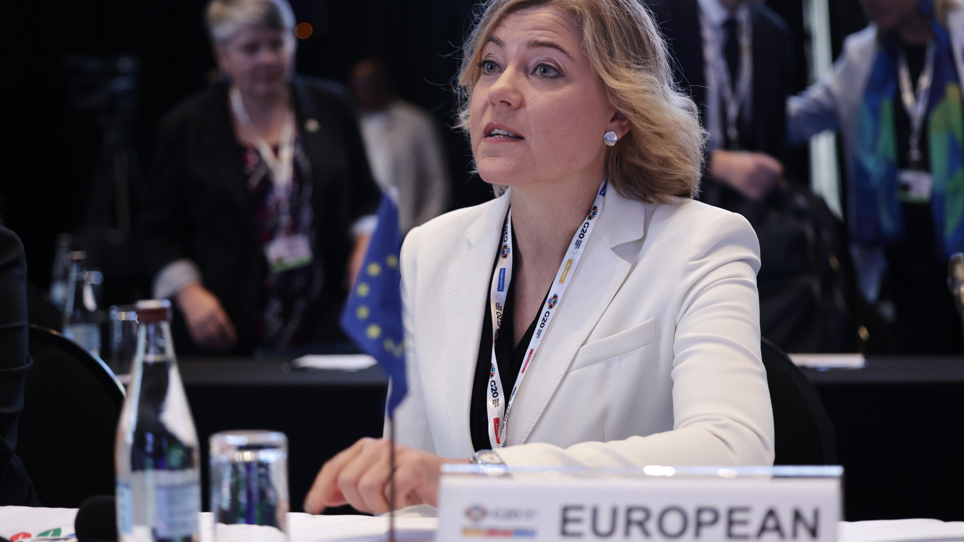 Brüsszel tesztelni kezdi az agyelszívás új szintre emelését