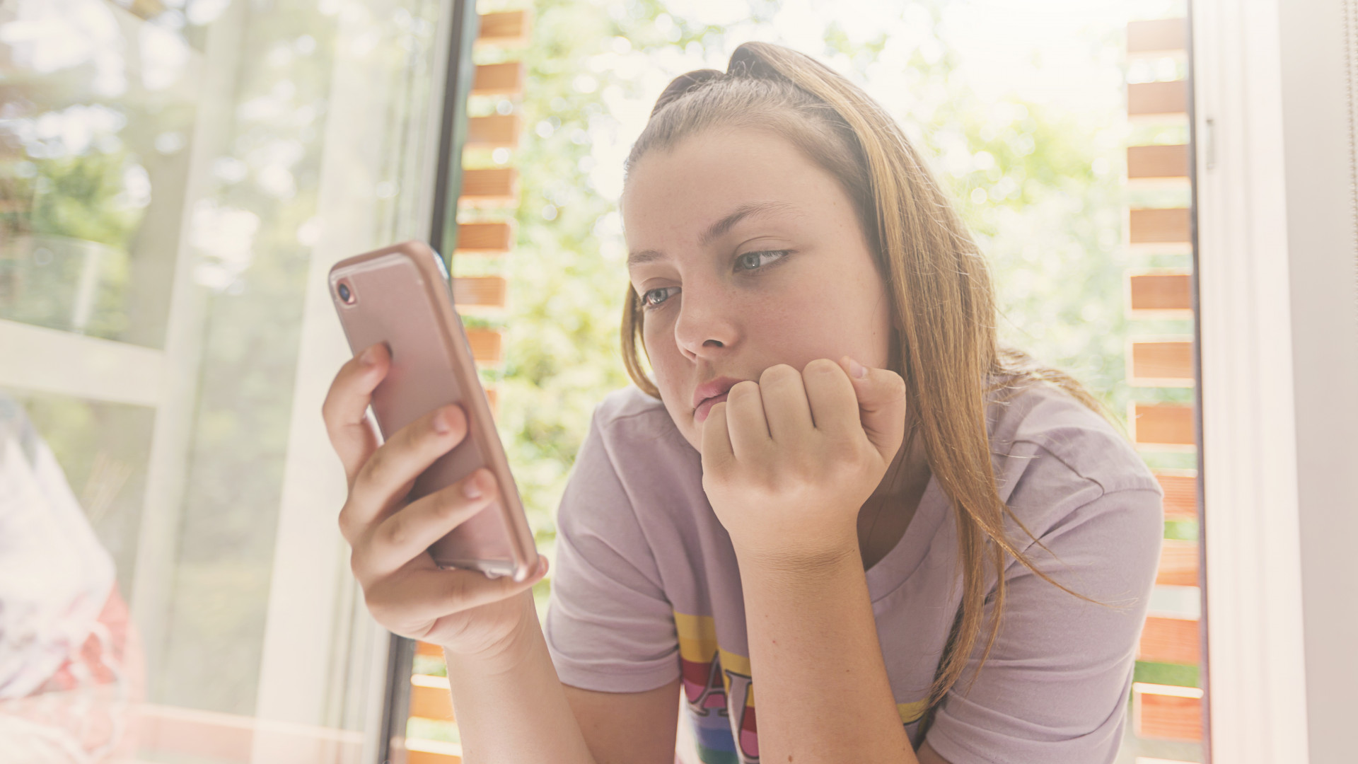 Példátlan lépés Európában: betiltja a fél netet a 16 év alattiaknak egy ország – Forrás: Portfolio.hu