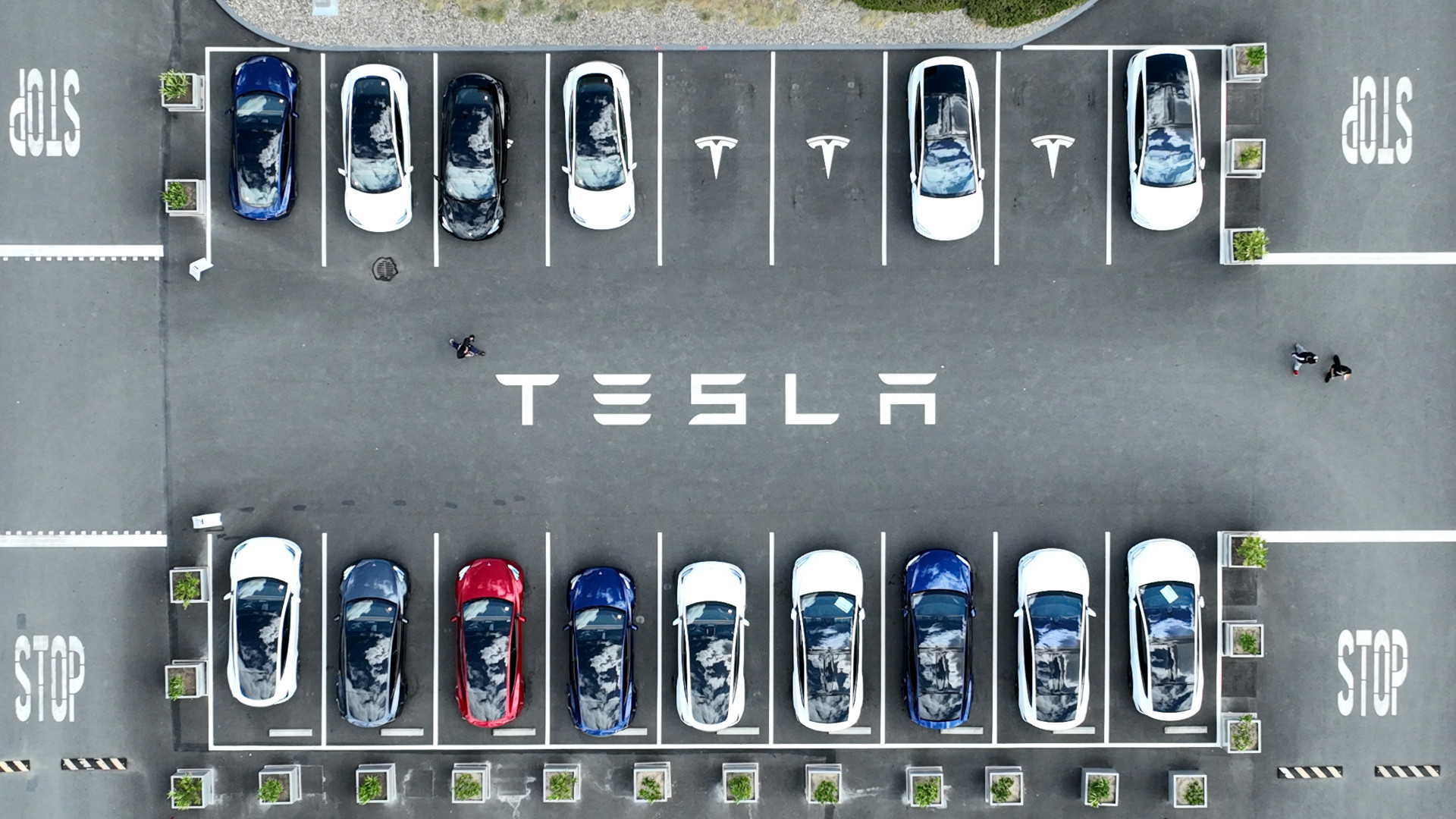 Váratlan bejelentést tett a német Tesla-gyár vezetője