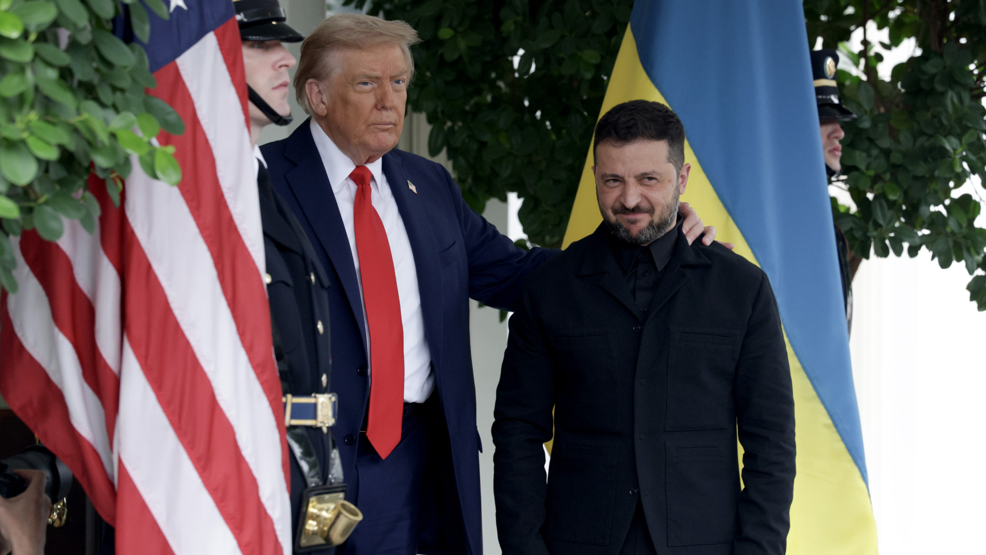 Elkezdődött a Trump-Zelenszkij csúcs, egy asztalnál az EU és a NATO nagyágyúi - Percről percre a Trump-Zelenszkij-EU tárgyalásról Kép