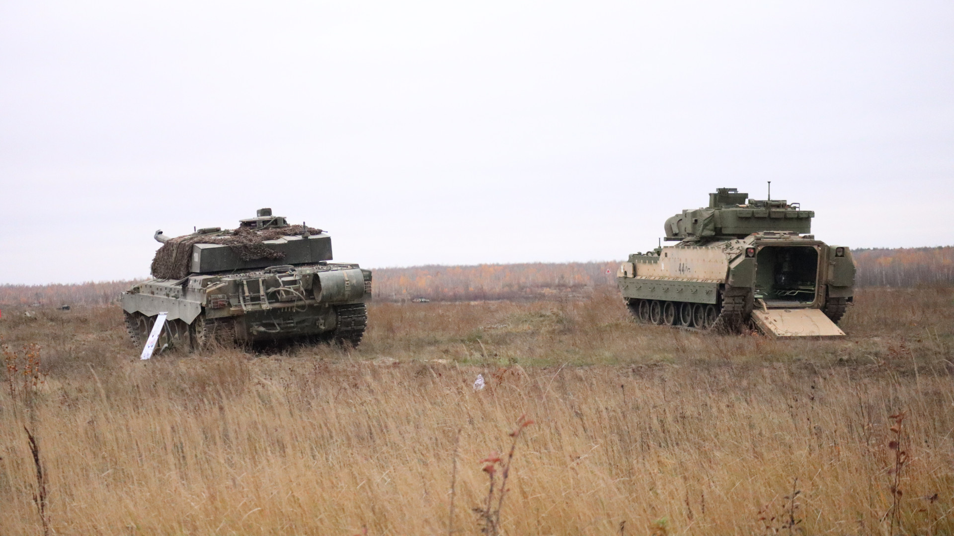 Végre kiderült, mit csinálnak az oroszok a zsákmányolt NATO-páncélosokkal – Itt van a leleplező videó – Forrás: Portfolio.hu