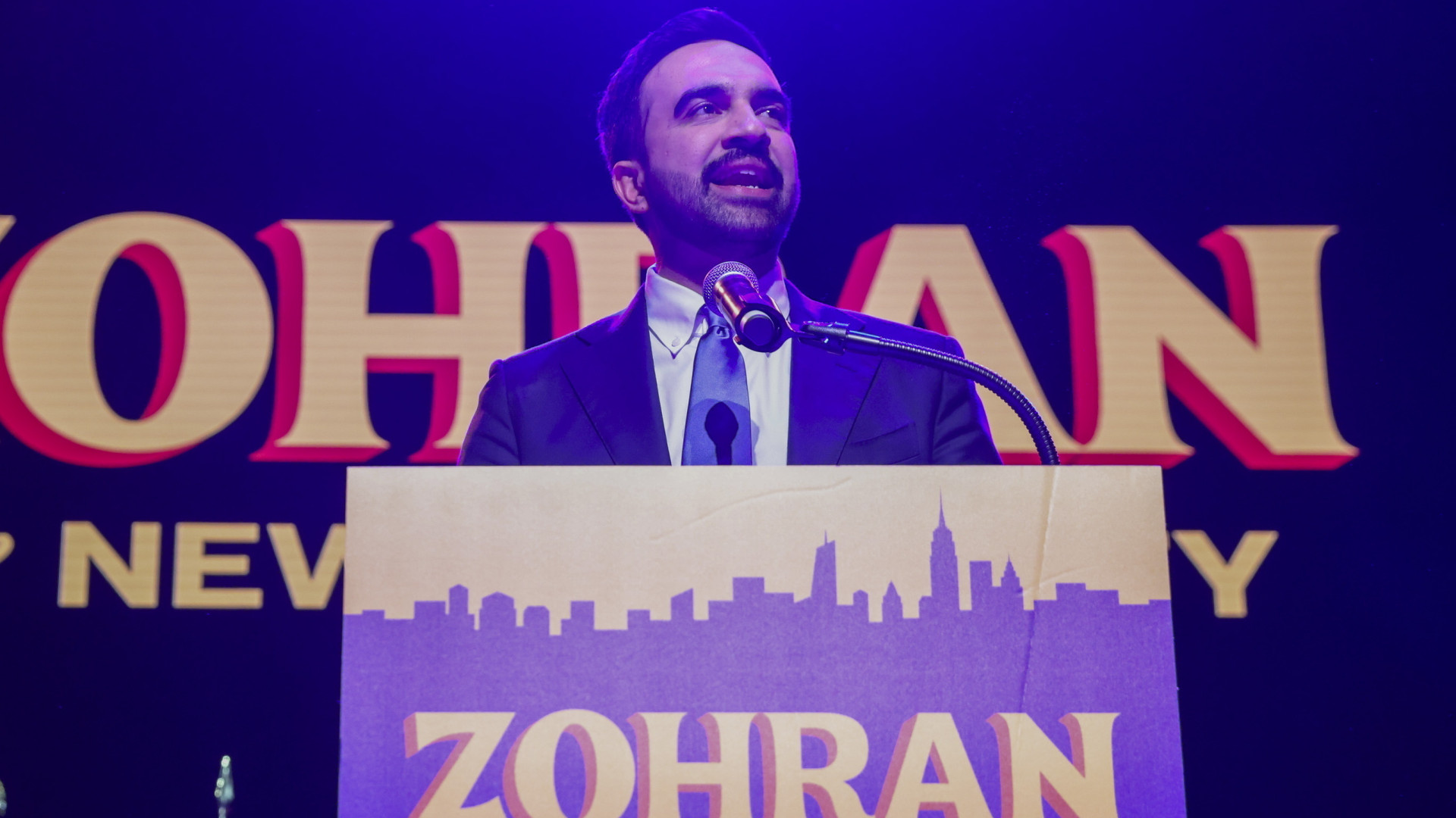 Csúfos vereséget szenvedett Trump pártja, pezsgőt bonthatnak a demokraták – Gyülekeznek a viharfelhők a Fehér Ház felett – Forrás: Portfolio.hu