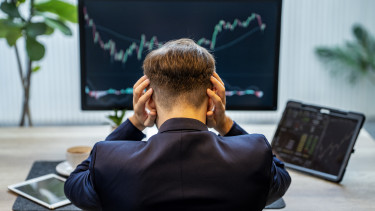 Mi ez a nagy esés a bankoknál? – Megremegtek a befektetők, és egyre jobban félnek valamitől