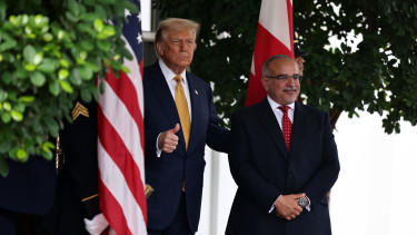 Hatalmas szerződéscsomaggal próbálják levenni Trumpot a lábáról a bahreiniek