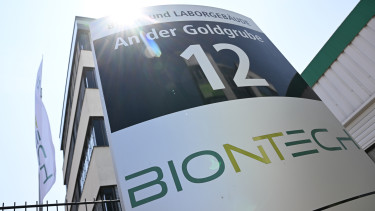 Lezárul egy korszak: szakít egymással a koronavírus oltás két fejlesztője a Pfizer és a Biontech