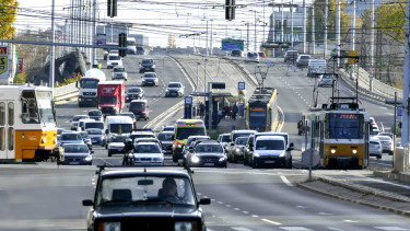 Autósok, figyelem! Alapjaiban módosul a közlekedés Budapest egyik legforgalmasabb csomópontjánál