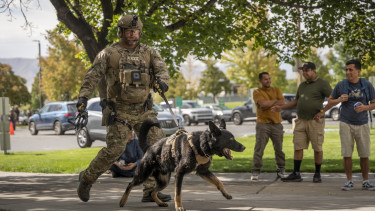 Nincs vége a hajtóvadászatnak: megszólalt az FBI a Kirk-gyilkosságról, itt a gyanúsított