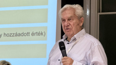 Chikán Attila: olyan változás jön a világgazdaságban, ami mindent felforgathat