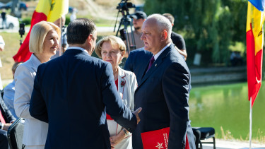 Moszkva mindent bevet: példátlan hibrid támadás zajlik Ukrajna szomszédja ellen