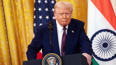 Trump durva vámokat vetett ki egy nagyhatalomra, és ezzel Oroszországnak is üzent