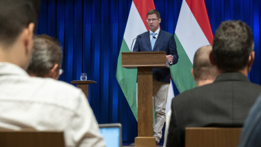 Gulyás Gergely bejelentette, meddig maradnak az árrésstopok
