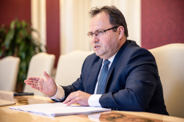 dzsubák attila vezérigazgató opus