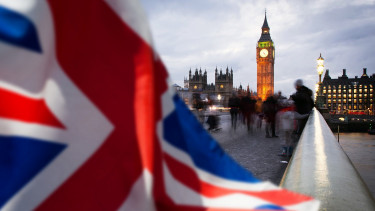 Egyre nagyobb bajban a brit gazdaság