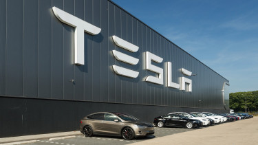 Elmondta Elon Musk, honnan lenne pénz a Tesla kivezetésére