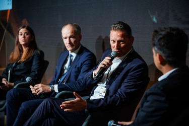 előadás-kommunikáció-konferencia-panelbeszélgetés-rendezvény-szakértő-üzlet-vezető-vita-workshop