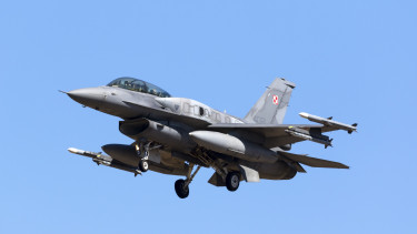 f16-fegyver-hadsereg-honvédelem-légierő-rakéta-repülő-vadászgép-lengyel-légierő-lengyelország