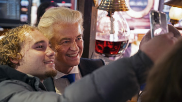 A győzelem kapujában Orbán Viktor holland szövetségese, de hatalomra kerülése előtt egy hatalmas akadály áll