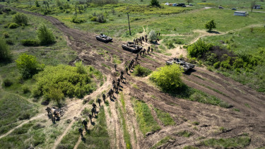 Egyre többen válnak le az orosz olajról, áhított fegyverhez jutott Ukrajna - Háborús híreink hétfőn 