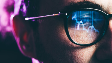 GettyImages-1567130618-digitális-informatika-innováció-intelligencia-jövő-látás-szem-szemüveg-technológia-tudás