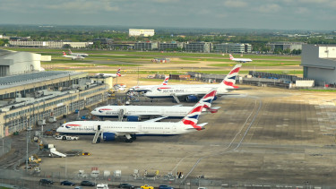 Teljes káosz a brit reptereken: egyetlen hiba bénította meg a légiközlekedést