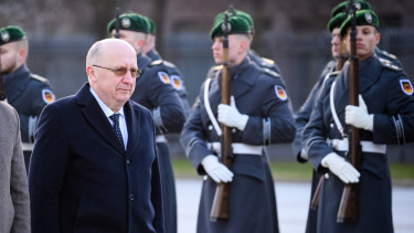 Kifakadt az uniós biztos: ezt kell tenni, ha Amerika cserben hagyja a NATO többi országát