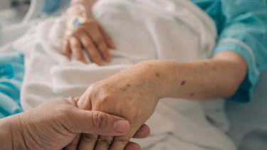 Kötelező maszkviselés és a látogatási tilalom jön a veszprémi kórházban