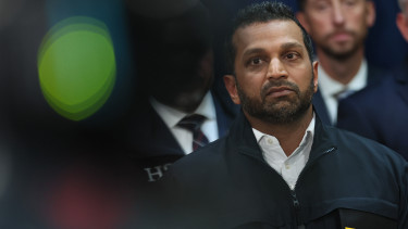 Áll a bál: az FBI igazgatója sorban rúgja ki az embereket