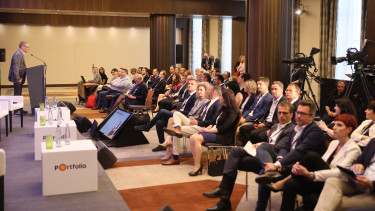 hitelezés 2022 panel forrás stiller ákos
