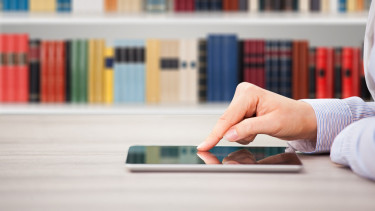 Hupsz, 25 millió forintnyi közpénzt játszott el a mobilján egy könyvtáros
