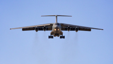 Rejtélyes orosz gép landolt az utolsó pillanatban – Erősítést kapott Putyintól Donald Trump esküdt ellensége?